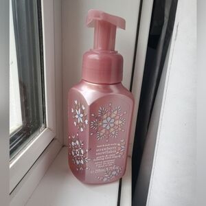 New Bath & Body Works Strawberry Snowflakes Soap